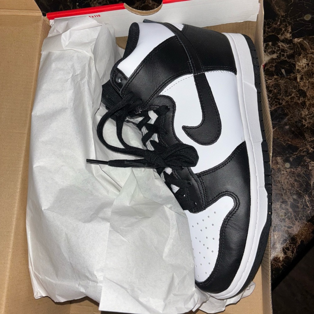 Nike panda dunk high top men’s 8.5 / women’s 10